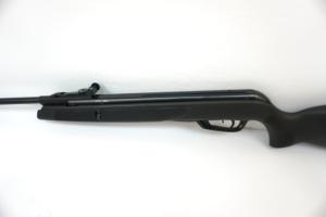 Пневматическая винтовка Gamo Black Shadow (пластик,  3 Дж) 4,5 мм