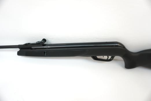 Пневматическая винтовка Gamo Black Shadow (пластик,  3 Дж) 4,5 мм